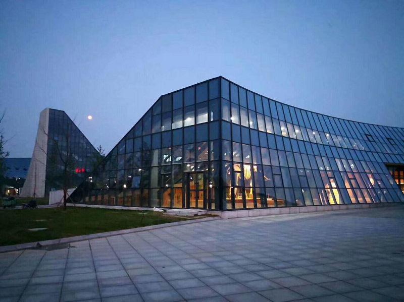 泗洪文化中心項目，總建筑面積57500平方米。本工程由城市規(guī)劃展覽館、文化館、青少年活動中心、科技館組成的綜合性建筑。是異性鋼結(jié)構(gòu)。.png